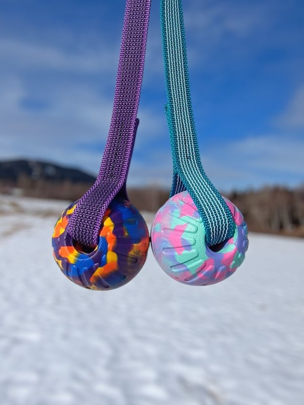 Míček FOAM TUG s protiskluzovým popruhem - Barva míčku: Pastel camo, Barva: Tyrkysová, Provedení: Protiskluzový popruh bez ucha
